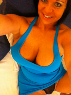 hotwifekristine:  Well I’m back on cam tonite. Stop by and say hi.