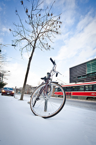 bernarduous:  three modes of transportation neatly depicted in one photograph (by zakonslike)