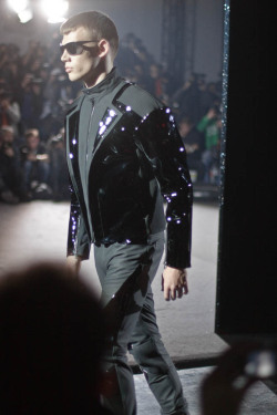 plusinplus:  +++Thierry Mugler show+++ Pieces that I like , shots I took during the show…  Nice work of Nicola Formichetti… 