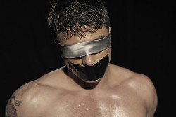 grabyourankles:  Harry Louis blindfolded