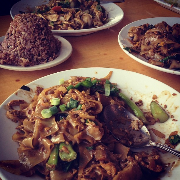 Pad see ewe (ผัดซีอิ๊ว), nomz