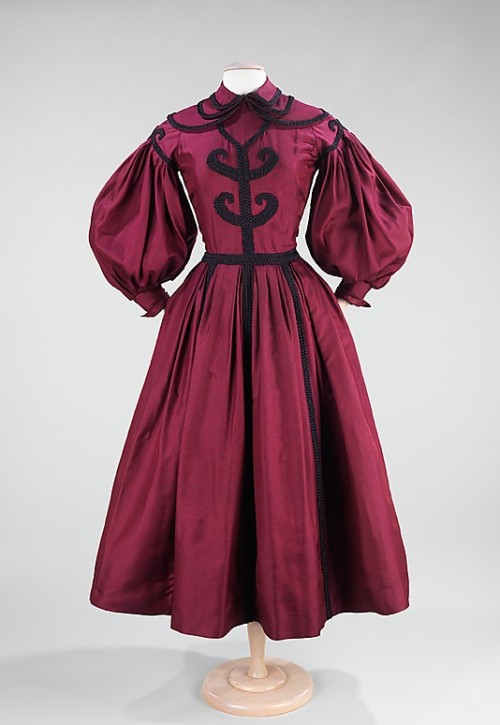 Dinner Dress Mainbocher, 1945 The Metropolitan Museum of Art