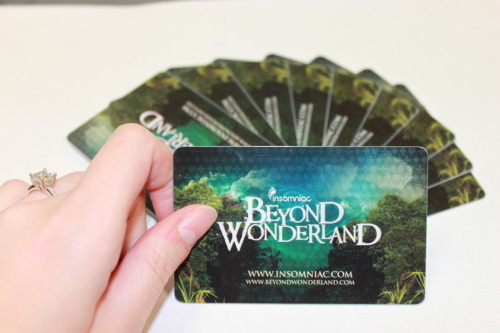 a-zombieee:  finally they change the appearance on their cards…  yeeee <3 