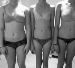 she-fakes-it-oh-so-well:  b-bones:  staticbones:  o-v-3-r-d-o-s-e:  These are my best friends and they are beautiful. Listen up.2 of them have eating disorders. You’d probably guess that the one in the middle is one of them, but she’s not. One starves