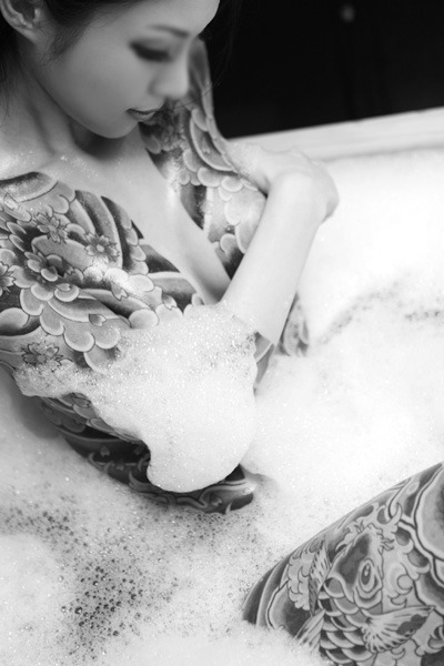 gioespinuevaa:  there’s more? THAT SUIT DOUGH. 