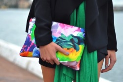 p-aprika:  tambourine-d-r-e-a-m-s:  styleaura:  say YES to colors !!  need a giant clutch!  ^  