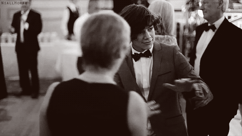 mendingfaults:  stop trying to seduce me with your awkwardness its working  