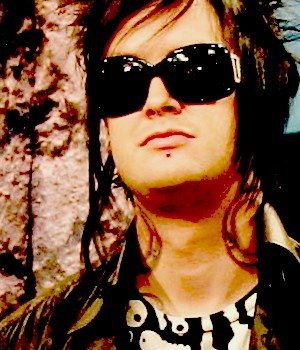 a-little-piece-of-heavenn:  The Rev, foi um dos melhores bateristas de toda a história, esta fazendo uma puta falta, nós te amamos, e sentimos sua falta.  foREVer  