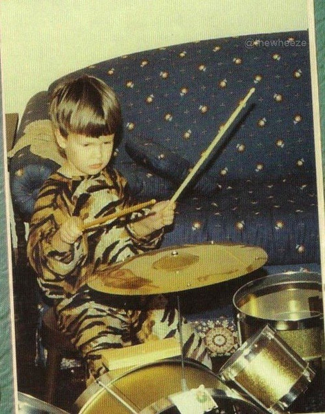 a-little-piece-of-heavenn:  The Rev, foi um dos melhores bateristas de toda a história, esta fazendo uma puta falta, nós te amamos, e sentimos sua falta.  foREVer  
