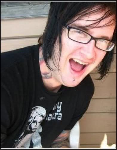 a-little-piece-of-heavenn:  The Rev, foi um dos melhores bateristas de toda a história, esta fazendo uma puta falta, nós te amamos, e sentimos sua falta.  foREVer  
