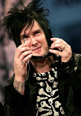 a-little-piece-of-heavenn:  The Rev, foi um dos melhores bateristas de toda a história, esta fazendo uma puta falta, nós te amamos, e sentimos sua falta.  foREVer  