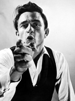 inritus:  Johnny Cash photographed by Leigh