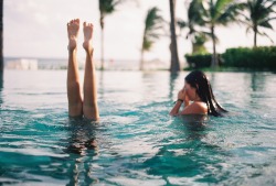 coastal-soul:  relax-e:  jbarse:  handstands etc.  my underwater handstands look like shit  sameee ^ 