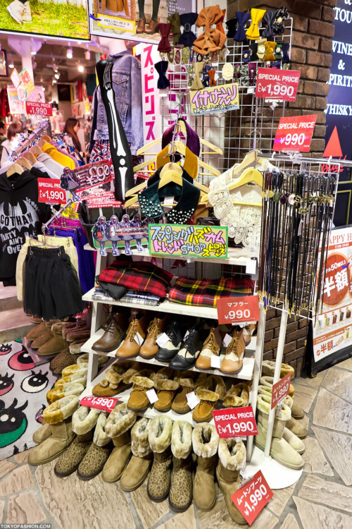 Collars, bows, mouton boots &amp; other trends items at Spinns Harajuku.
