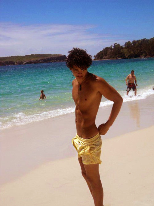sexyboysandromance:  Featured on http://sexyboysandromance.tumblr.com 