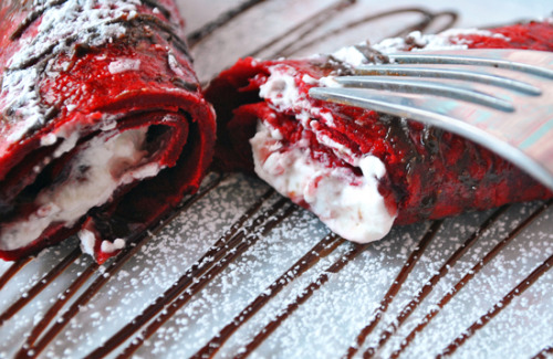 litalenee:  nudityandnerdery:  theillustratednerdgirl:  bakeddd:  red velvet crepes click here for recipe  UNF.  Oh holy crap those look delicious.  Mmmmmm… Somebody please make this for me! YUMMMMMMMMMMMMMMMMMMM 