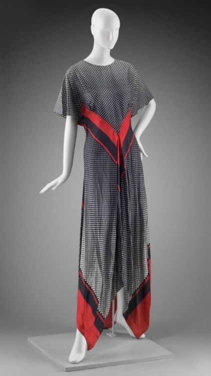 Dress Arnold Scaasi, 1971 The Museum of Fine Arts, Boston