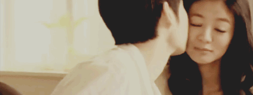imsohornyithurts:  How people kiss  how I KISS  