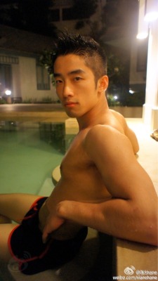 asiandragons:  Pool Party!!!!