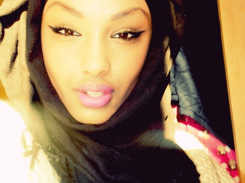 alldaysexxxy:  leomona:  helloo there :3  I can’t get enough of her eyes! 
