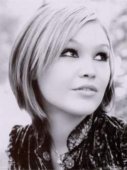 fuckyeahhotactress:  Julia Stiles 