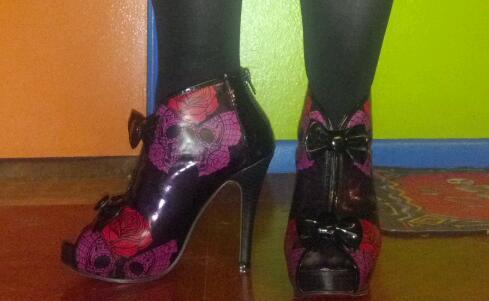 Red &amp; Black Harlotte&rsquo;s Web Booties by Iron Fist. Roses, bows and skullerflies. Too