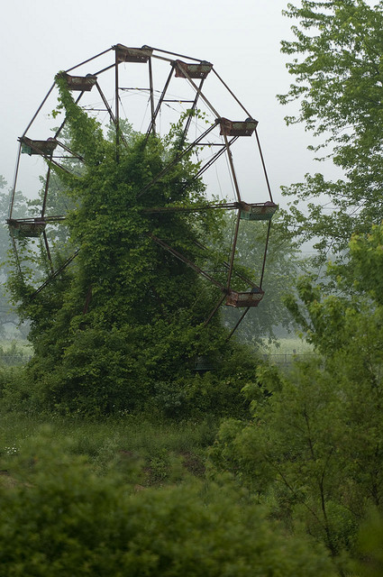 ivebenloved:  Abandoned Ferris Wheel by City Eyes on Flickr. 