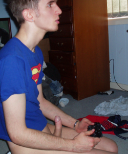 gaygeeksnsfw:  Who is up for some xbox?