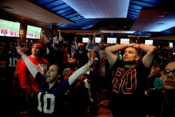 hartfordcourant:  N.Y. Giants fan Lauren Layana and 49ers supporter Marc Walker, right, watched the tense NFC Championship game at Damon’s Tavern in Hartford Sunday. New York’s win over San Francisco sets up a Super Bowl rematch with the New England