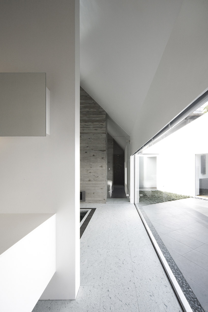 creatio-ex-materia:  Lik house by Satoru Hirota Architects. 