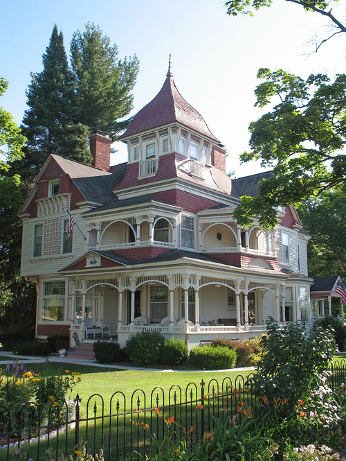bluepueblo:  Victorian House, Bellaire, Michigan  photo by decojim 