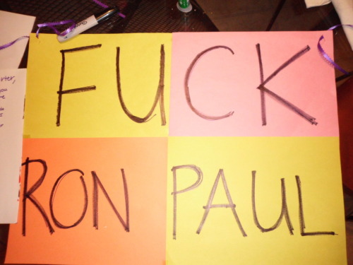 issithatbrowngirl:  So my neighbor decided to put up a Ron Paul sign on their window. So my roommate
