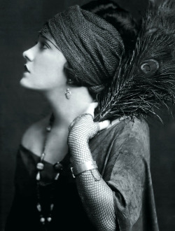 lacyceleste:  Gloria Swanson 