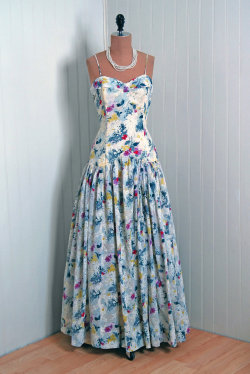 omgthatdress:  Dress Emma Domb, 1940s Timeless