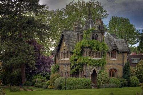 bluepueblo:  Manor House, Great Britain photo via thesecretdoor- 