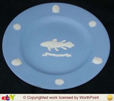 almostlucy:I just discovered the existence of this wonderful 1938 Wedgwood Coelacanth plate, and tho