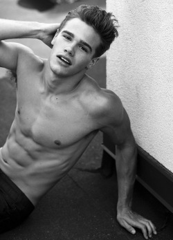 strangeforeignbeauty: Tucker Des Lauriers