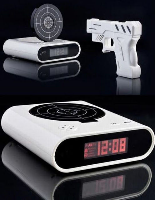 you-are-my-reason626:   ilnemaimepasdutout: When the alarm clock goes off, the target