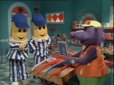 im-sorry-icantbeperfect:  jonasbrosflawless:   BANANAS EN PIJAMAS CUANDO ERA NIÑA        BANANAS EN PIJAMAS AHORA       Esta viendo la tele y de repente veo esto de los bananas en pijamas animado ._. Pff era mucho mejor como antes :L  dhasdjasdjaghs