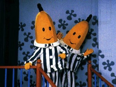 im-sorry-icantbeperfect:  jonasbrosflawless:   BANANAS EN PIJAMAS CUANDO ERA NIÑA        BANANAS EN PIJAMAS AHORA       Esta viendo la tele y de repente veo esto de los bananas en pijamas animado ._. Pff era mucho mejor como antes :L  dhasdjasdjaghs