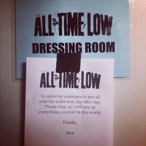 out-of-my-element:  teamsocket:  Saw it on Facebook when I woke up, and knew today will be a beautiful day.   he has wonderfull grammar 