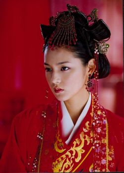 the-next-emperor:  A woman wearing traditional