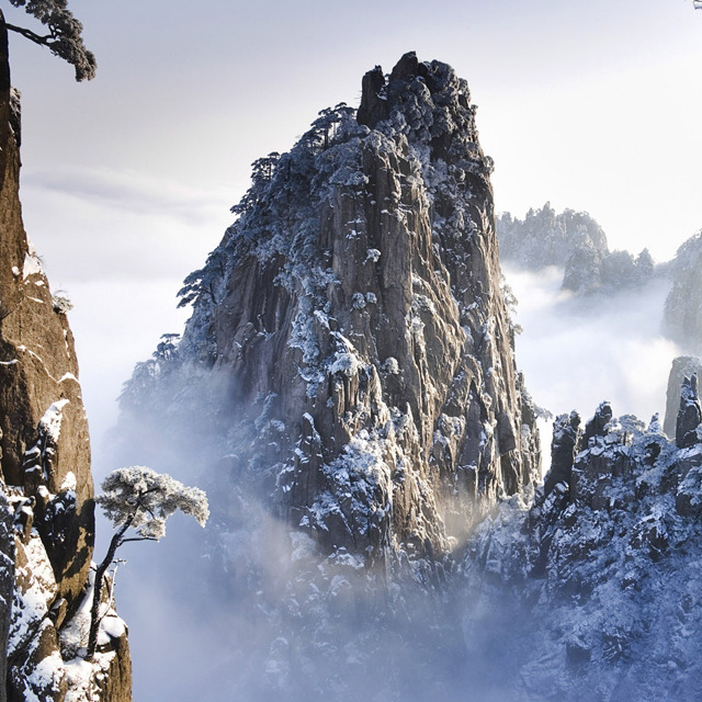 leftusfalling:  Lord of the Rings…? Huangshan Mountains @ China 