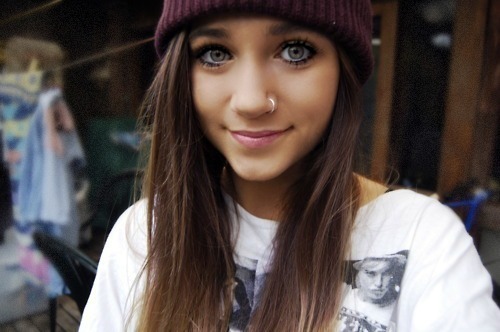 misty-bliss:  c-onch:  i only posted this yesterday D:  shes gorgeous!    This girl is so beautiful, its ridiculous!