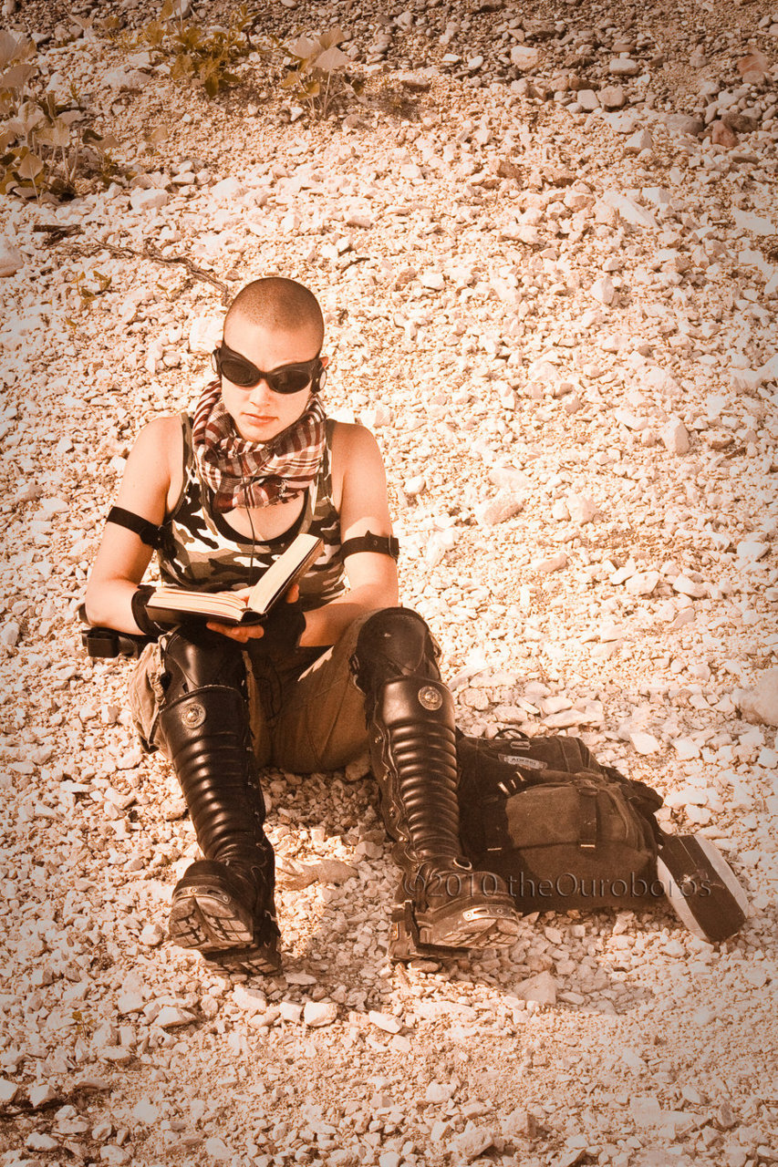 cyborggoth:  falloutgallery: Wasteland Wanderer by The Ouroboros 
