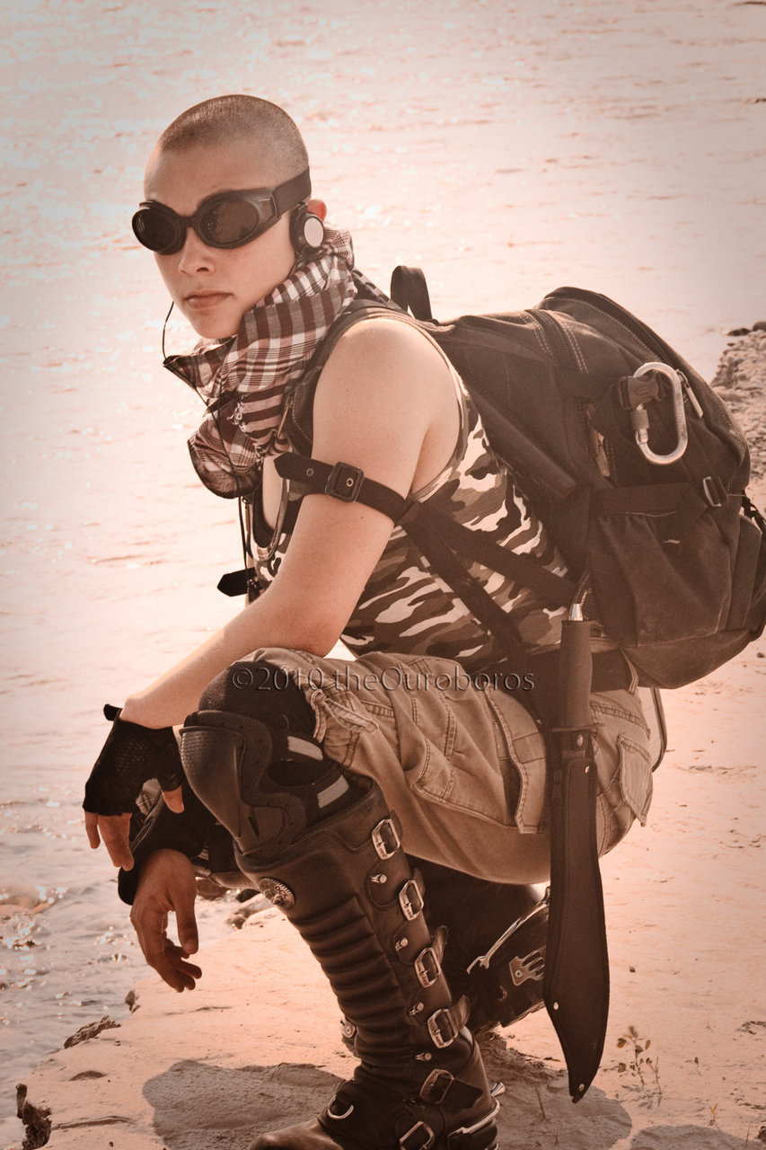 cyborggoth:  falloutgallery: Wasteland Wanderer by The Ouroboros 