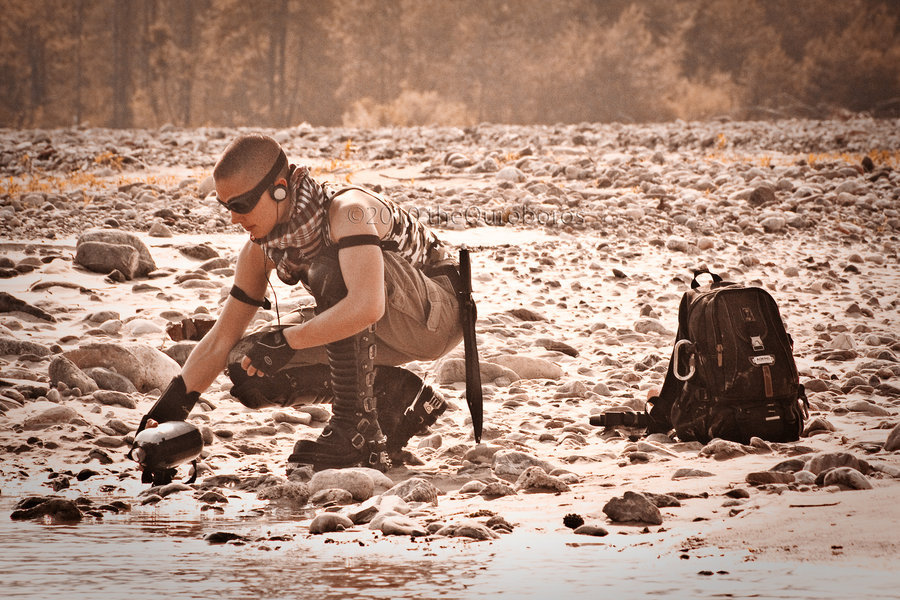 cyborggoth:  falloutgallery: Wasteland Wanderer by The Ouroboros 