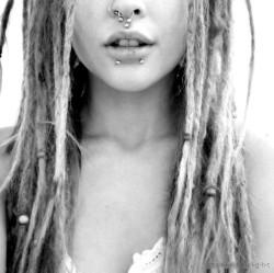 unnnnf her piercings <3