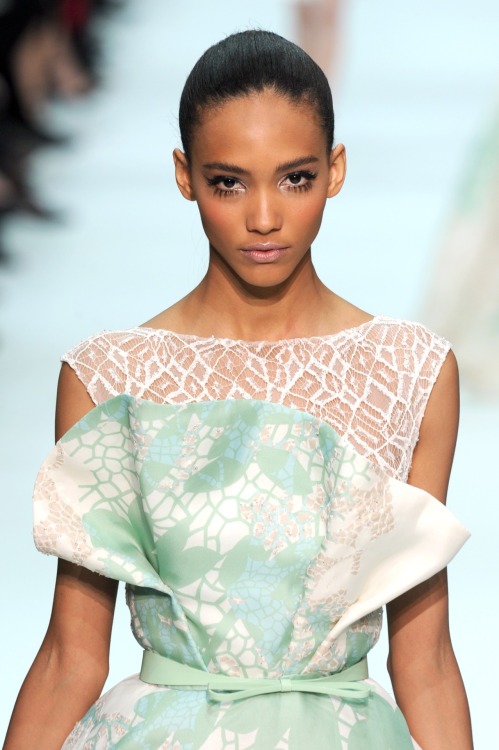 neon-fuchsia:  the—generation:  Elie Saab Spring 2012 Couture   this is aaaamazing