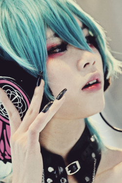 cosplaygirl:  Magnet Luki x Mikuo 06 by ~zingruby on deviantART 